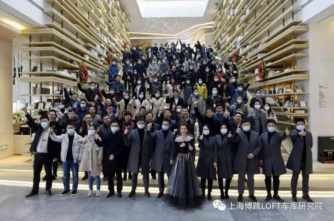 大连全国一百多人在华侨城汉口道6号参观研讨LOFT专利车库技术！